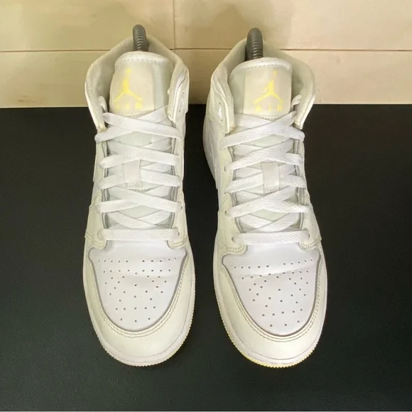 Air Jordan 1 Mid Sail Light Laser Orange Kid's Youth Size 4Y Shoes FD8780-181 - Picture 7 of 11